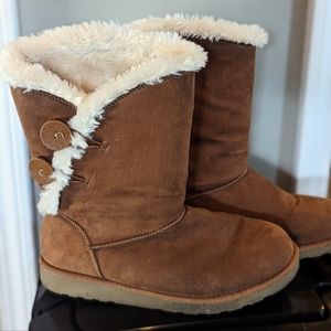 Size 9 fuzzy brown boots